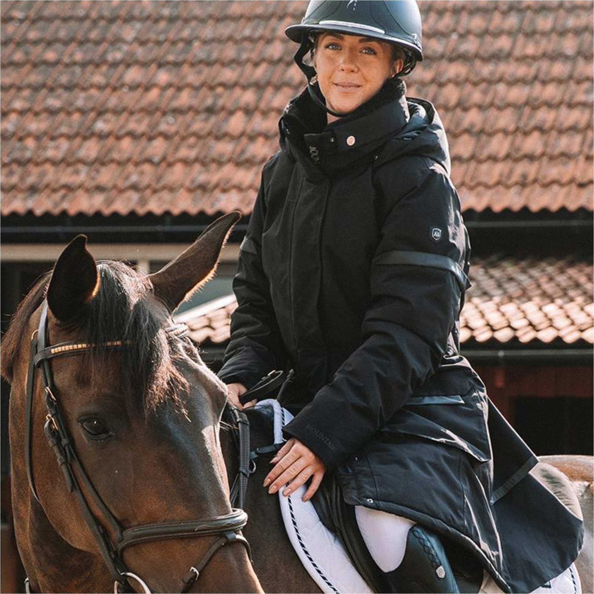 2025 Mountain Horse Damen Königlich Saga Mantel 3471010 - Black